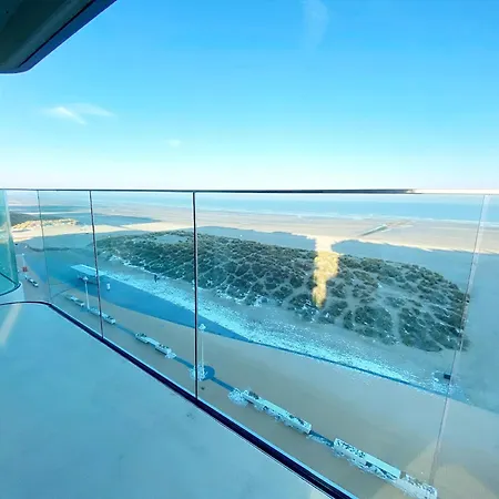 In By The Beach, Cleaning Included * 니우포르트