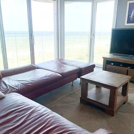 In By The Beach, Cleaning Included Lägenhet
