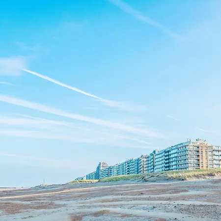 In By The Beach, Cleaning Included 아파트